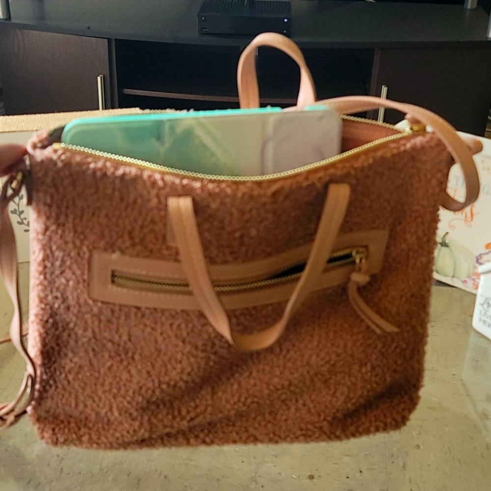 Rose gold/pink pocketbook